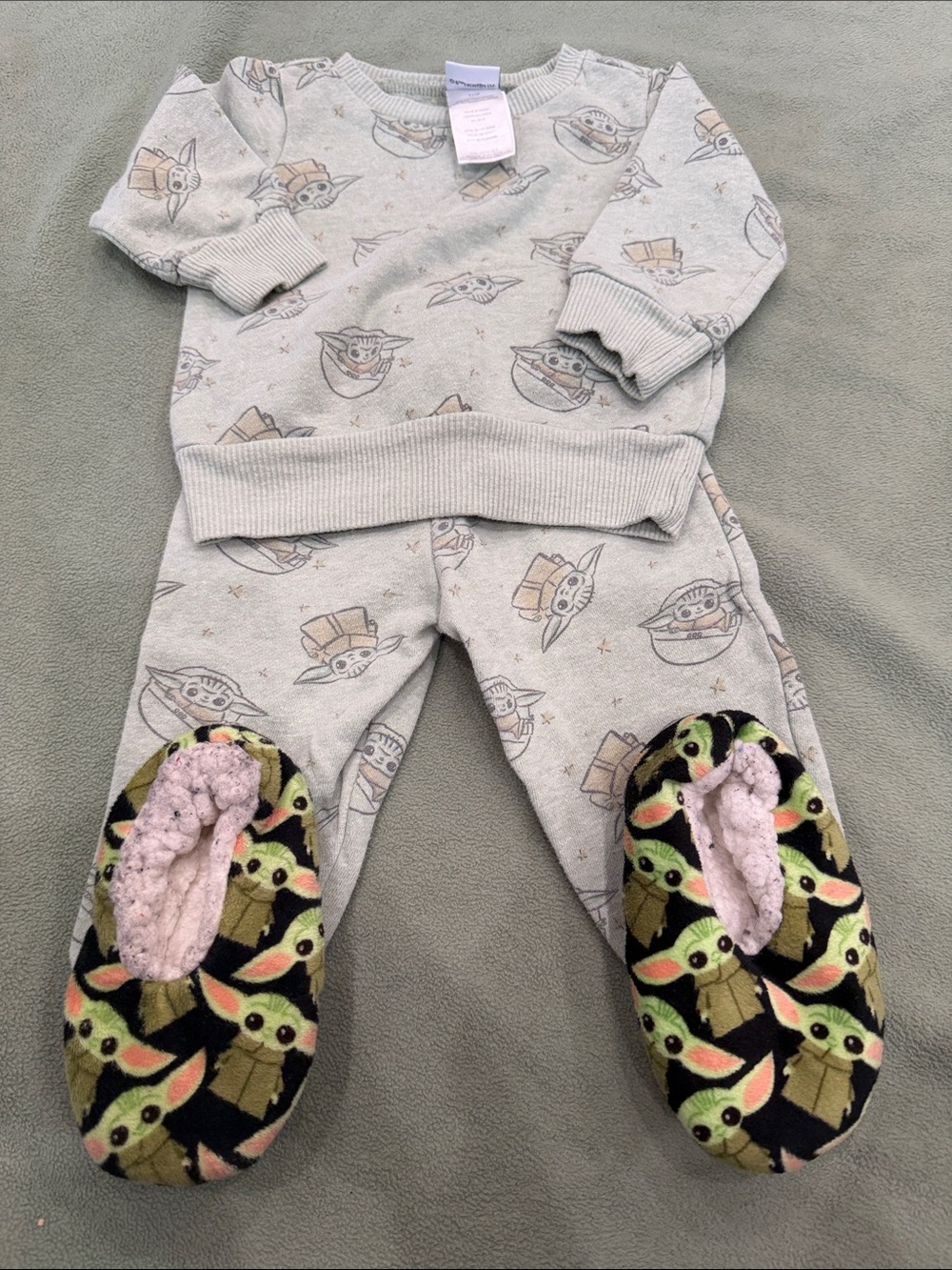 Star Wars Grey Grogu Print Footie Set with Green Grogu Slippers(1)